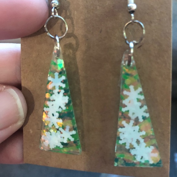 Tree triangle dangle - Picture 3 of 3
